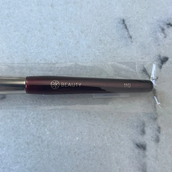 BK Beauty 110 Large Concealer Brush - Picture 2 of 6